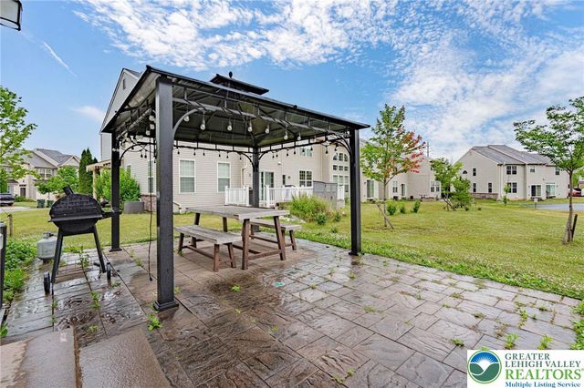 233 Snapdragon Way, Upper Macungie Twp, PA 18104