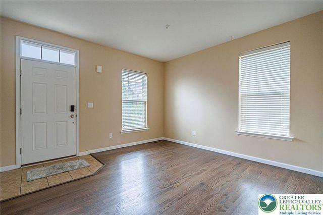 233 Snapdragon Way, Upper Macungie Twp, PA 18104