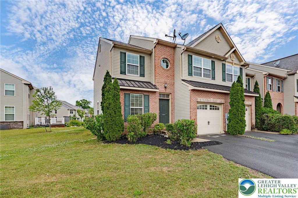 233 Snapdragon Way, Upper Macungie Twp, PA 18104