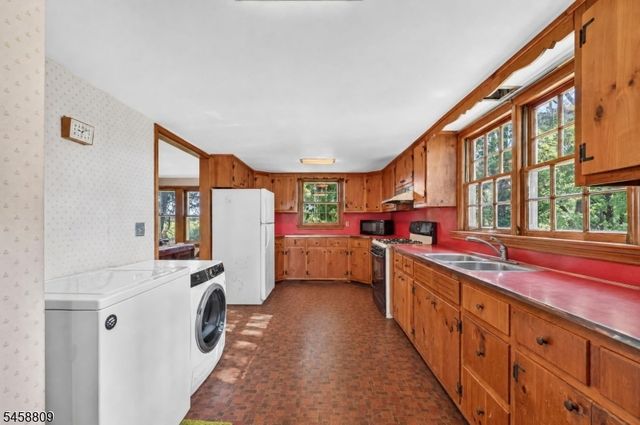 240 Willow Rd, Hillsborough Twp., NJ 08844