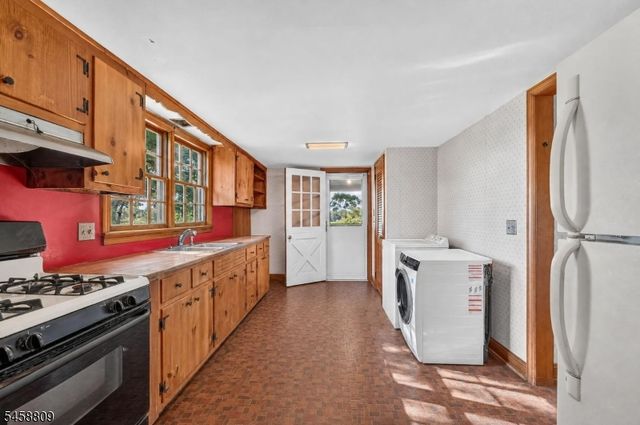 240 Willow Rd, Hillsborough Twp., NJ 08844