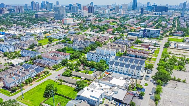 3003 Bering Drive, Houston, TX 77057