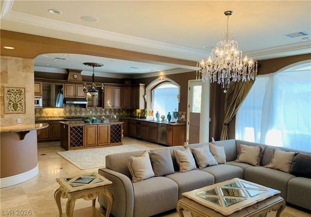 9325 Queen Charlotte Drive, Las Vegas, NV 89145