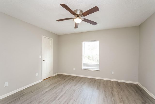 1523 Clear Valley Drive, Houston, TX 77014