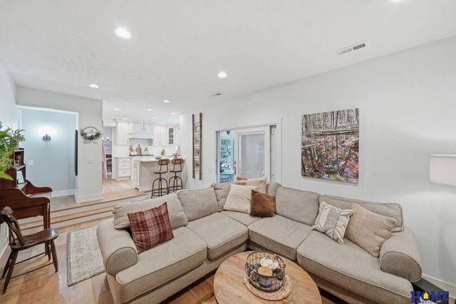 7223 Shamrock Court, Lincoln, NE 68506