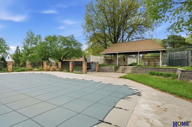 7223 Shamrock Court, Lincoln, NE 68506