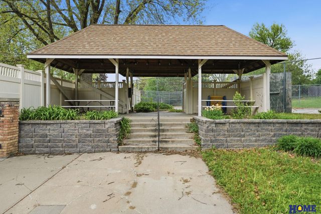 7223 Shamrock Court, Lincoln, NE 68506