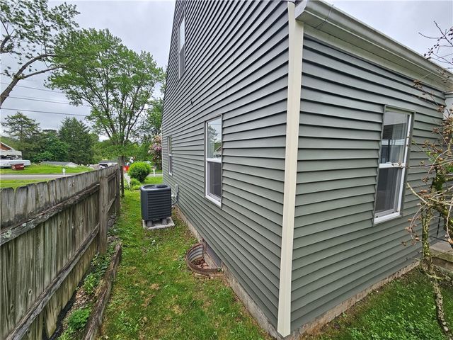 520 Joffre St, Ellwood City, PA 16117