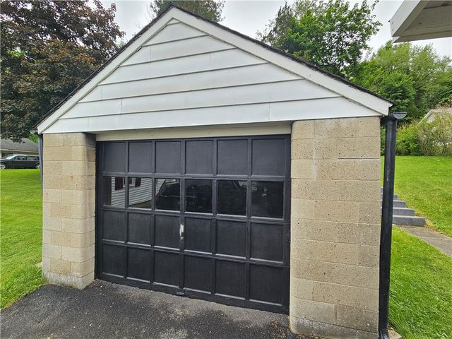 520 Joffre St, Ellwood City, PA 16117