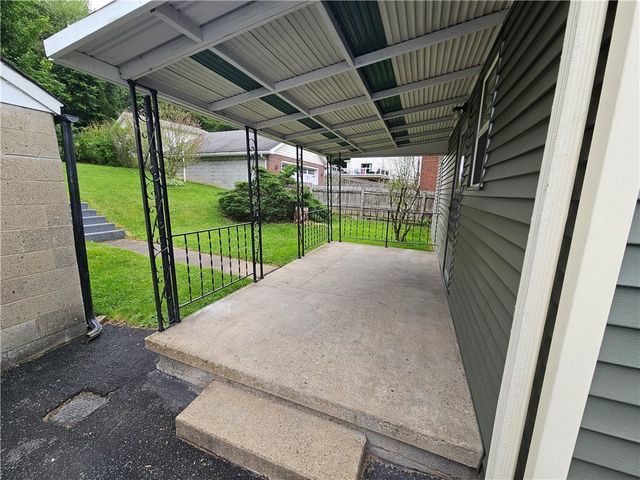520 Joffre St, Ellwood City, PA 16117
