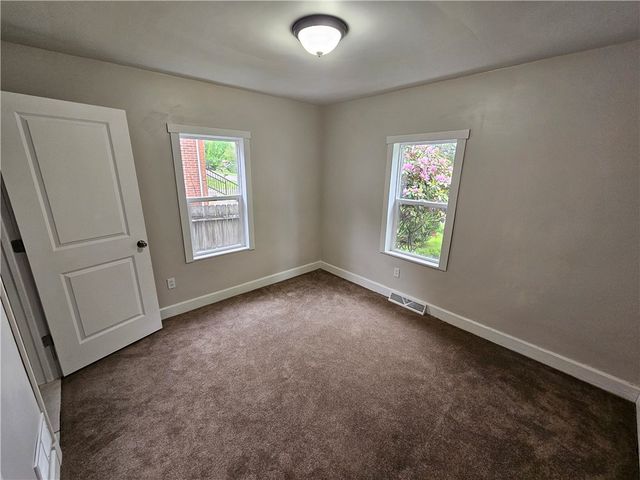 520 Joffre St, Ellwood City, PA 16117