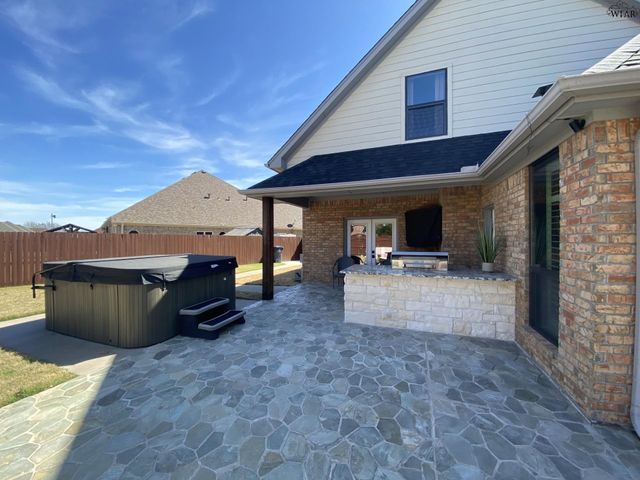 5 OAKWOOD COURT, Wichita Falls, TX 76308