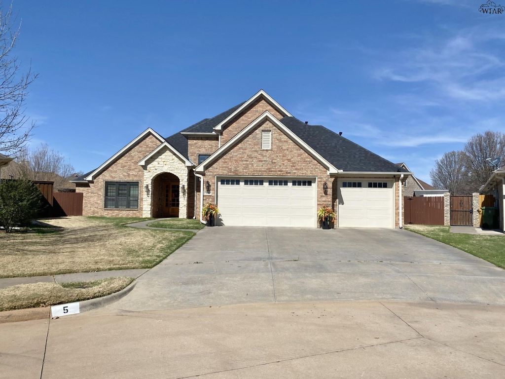 5 OAKWOOD COURT, Wichita Falls, TX 76308
