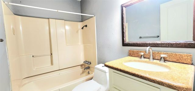 8525 Oak Haven Lane, Dallas, TX 75217