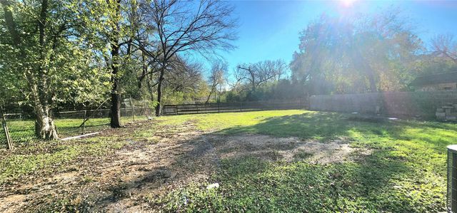 8525 Oak Haven Lane, Dallas, TX 75217