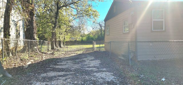 8525 Oak Haven Lane, Dallas, TX 75217