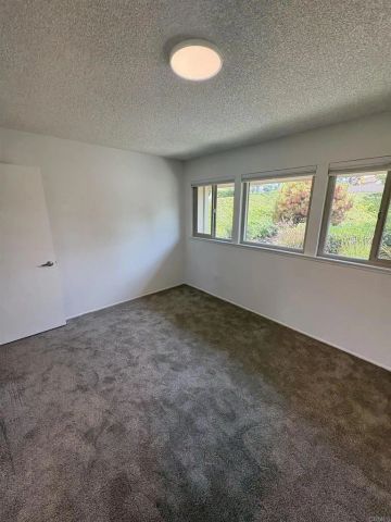 17463 Plaza Abierto 29, San Diego, CA 92128