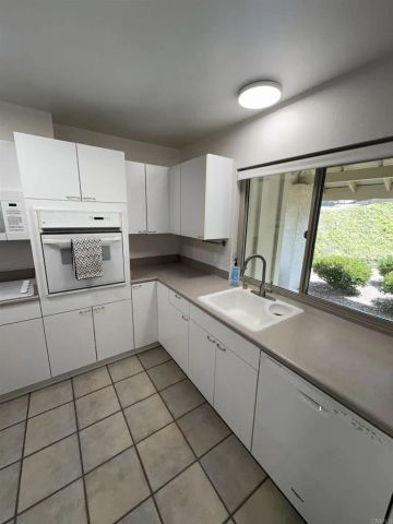 17463 Plaza Abierto 29, San Diego, CA 92128