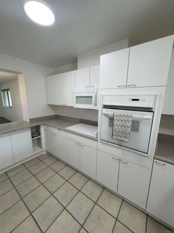 17463 Plaza Abierto 29, San Diego, CA 92128