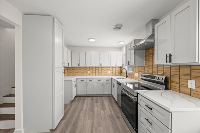 3838 Daphne Street, Houston, TX 77021