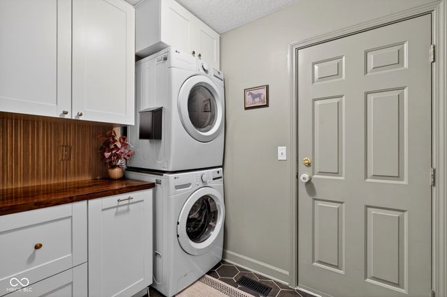 5675 Sapphire Drive, Carmel, IN 46033