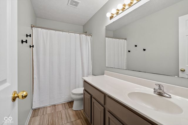 5675 Sapphire Drive, Carmel, IN 46033
