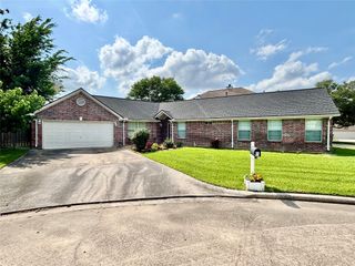 906 Juniper Court, Tomball, TX 77375