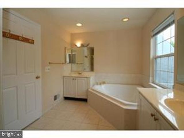 351 WATKINS RD, Pennington, NJ 08534