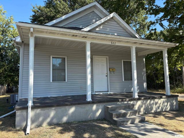 822 S CLAY Street, Taylorville, IL 62568