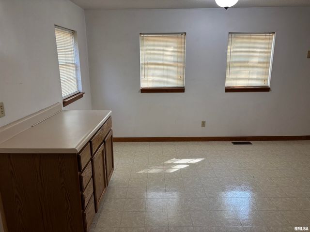 822 S CLAY Street, Taylorville, IL 62568