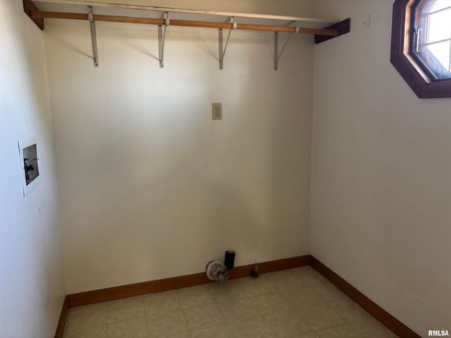 822 S CLAY Street, Taylorville, IL 62568