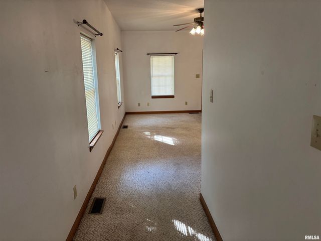 822 S CLAY Street, Taylorville, IL 62568