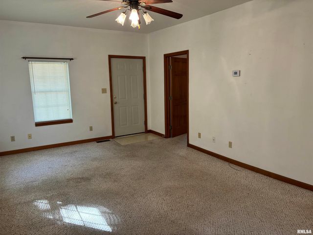 822 S CLAY Street, Taylorville, IL 62568