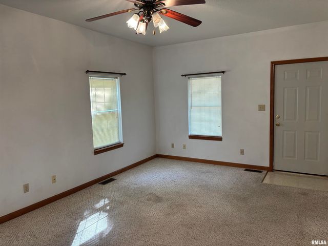 822 S CLAY Street, Taylorville, IL 62568