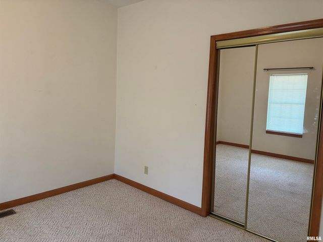 822 S CLAY Street, Taylorville, IL 62568