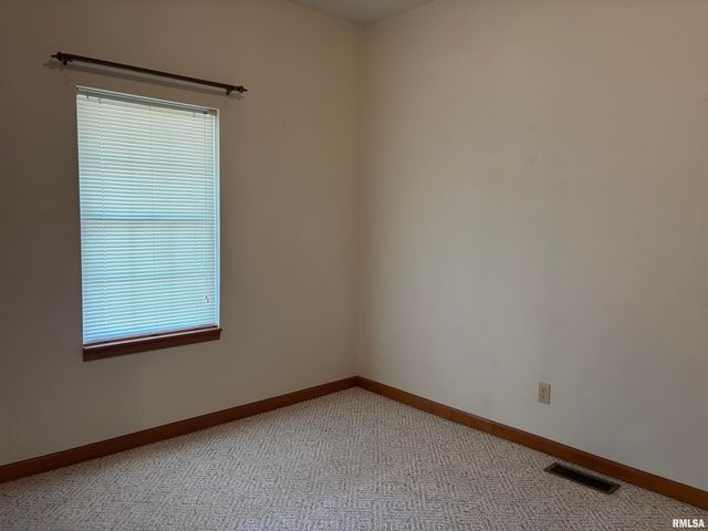 822 S CLAY Street, Taylorville, IL 62568