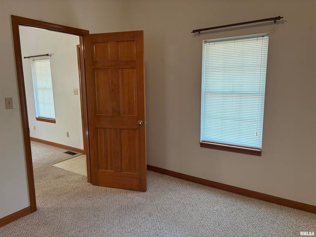 822 S CLAY Street, Taylorville, IL 62568