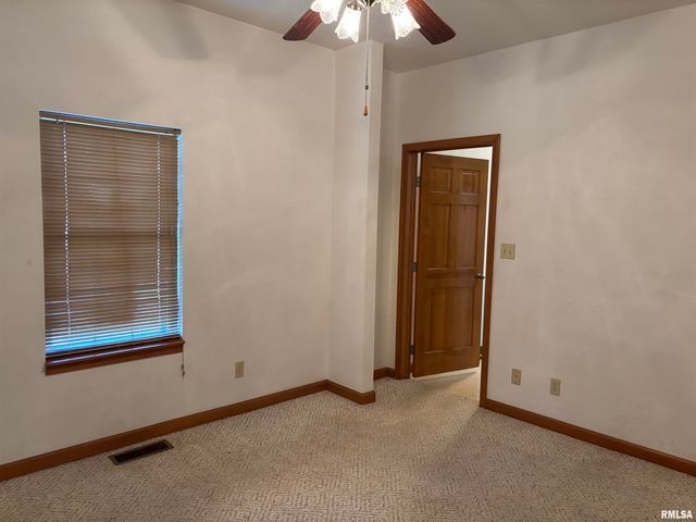 822 S CLAY Street, Taylorville, IL 62568