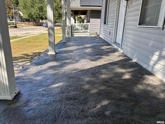 822 S CLAY Street, Taylorville, IL 62568