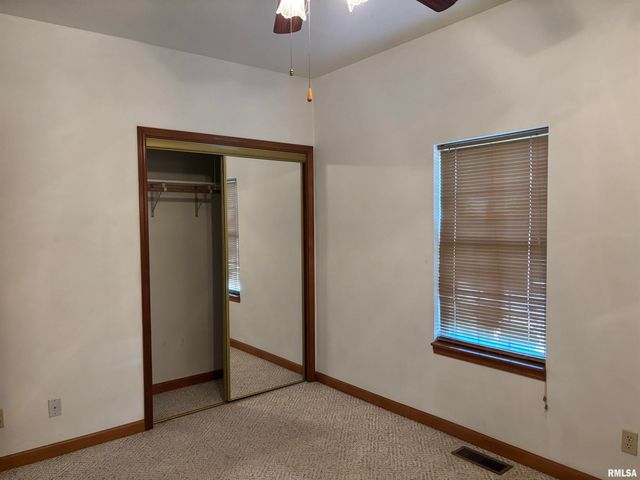 822 S CLAY Street, Taylorville, IL 62568