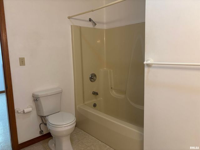 822 S CLAY Street, Taylorville, IL 62568