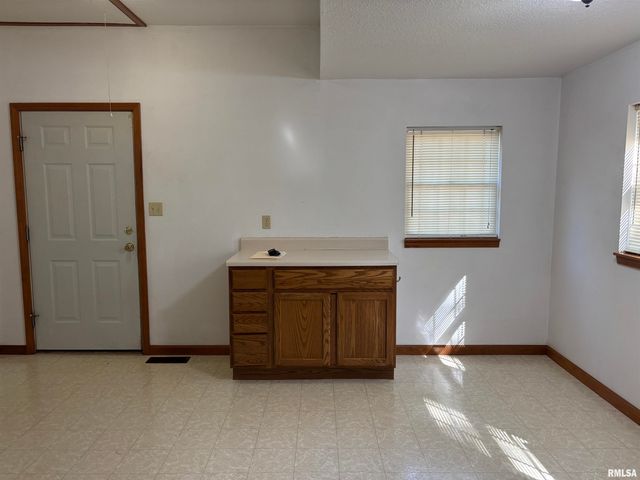 822 S CLAY Street, Taylorville, IL 62568