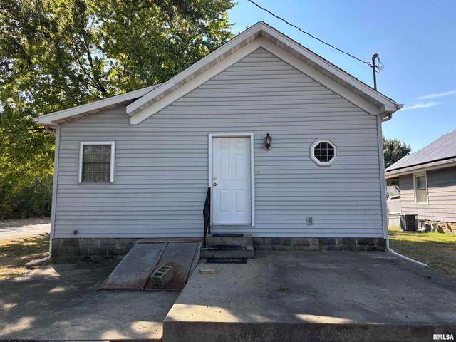 822 S CLAY Street, Taylorville, IL 62568