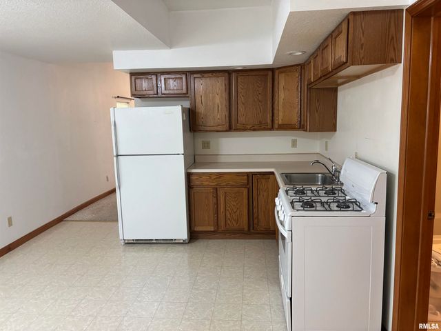 822 S CLAY Street, Taylorville, IL 62568