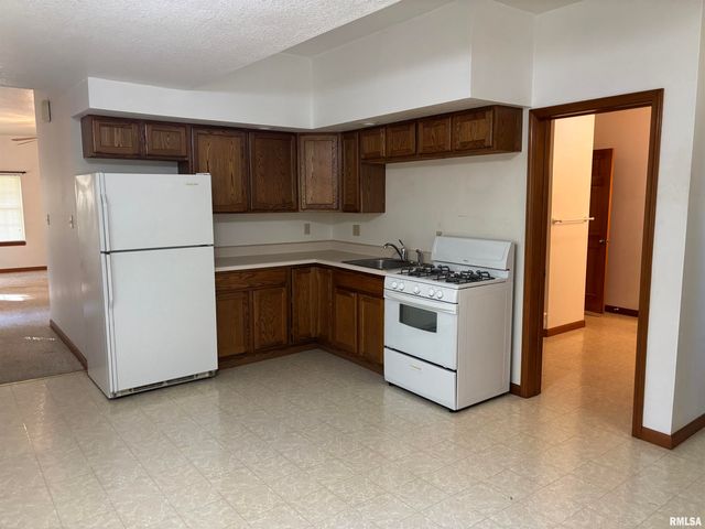 822 S CLAY Street, Taylorville, IL 62568