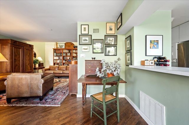 68 W Schiller Street, Chicago, IL 60610