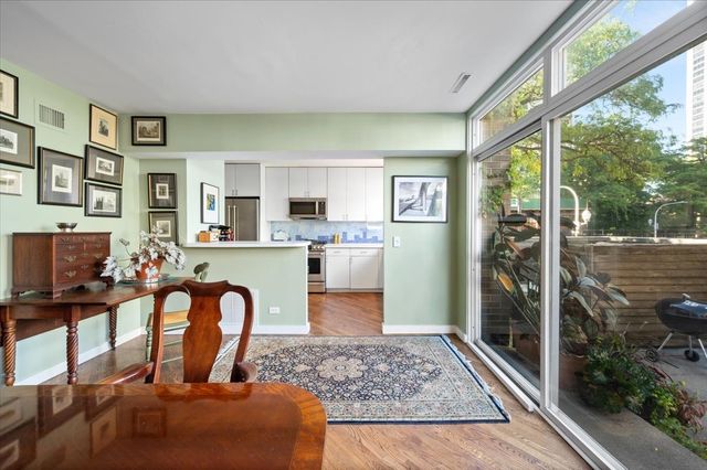 68 W Schiller Street, Chicago, IL 60610