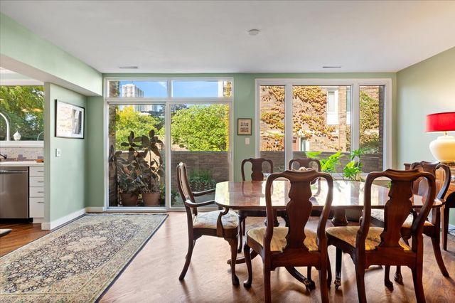 68 W Schiller Street, Chicago, IL 60610