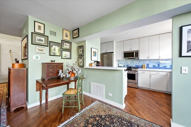 68 W Schiller Street, Chicago, IL 60610