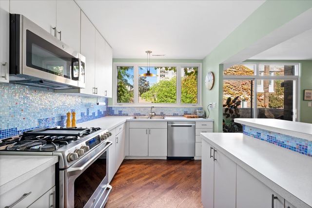 68 W Schiller Street, Chicago, IL 60610